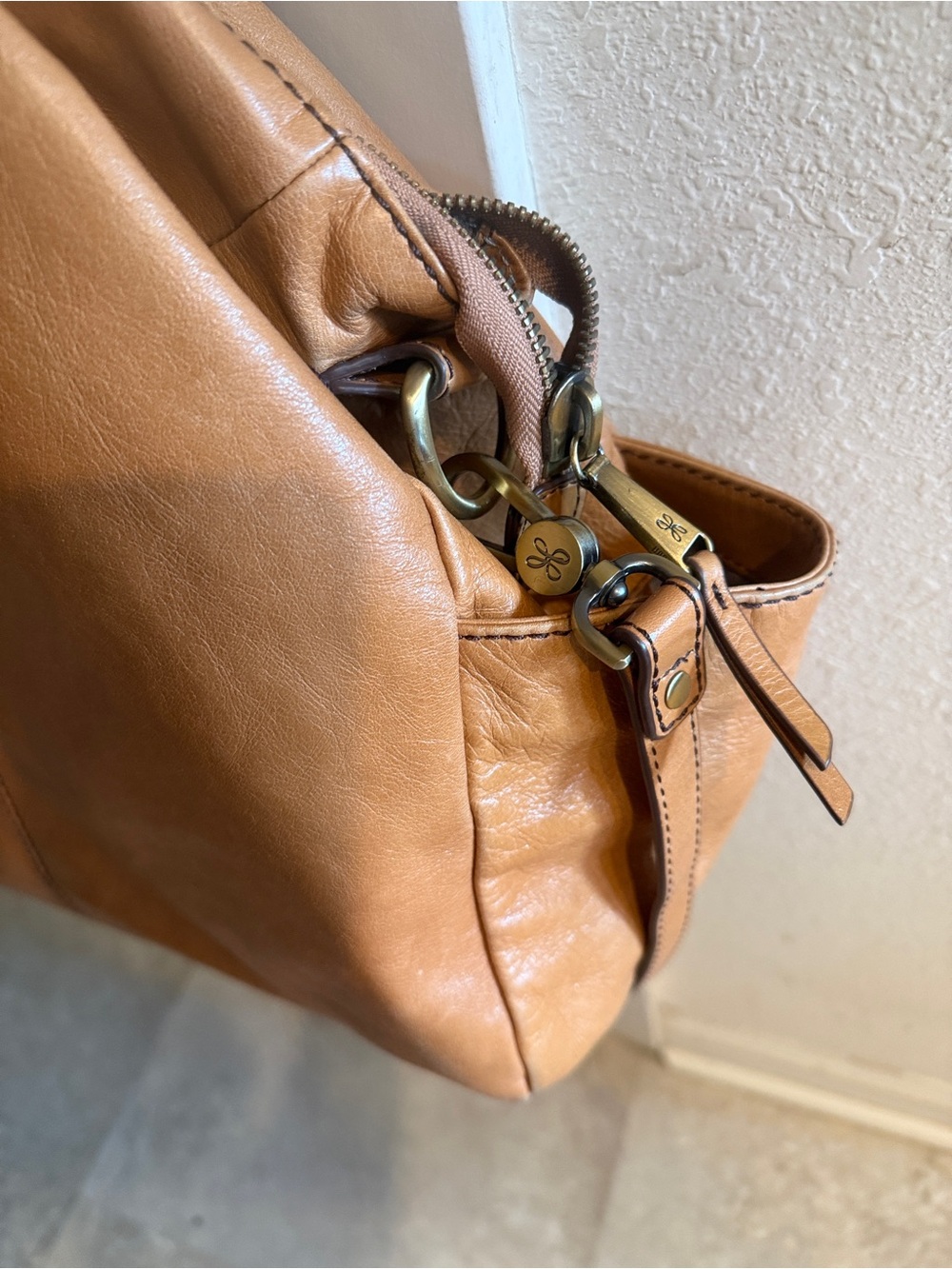 HOBO Sheila Satchel - Picture 9 of 16